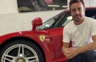 Pilot F1 Alonso dá do aukce své Ferrari Enzo