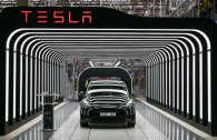 Tesla zastavuje výrobu v berlínské továrně po útoku aktivistů