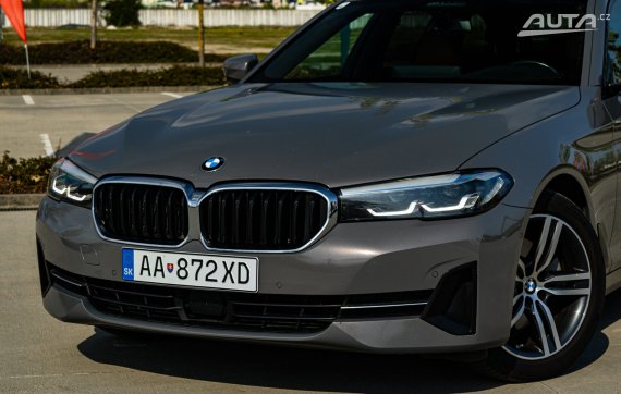 BMW Rad 5 Touring 520d mHEV 140kW / Aj na splátky / Protiúčet / 2021 šedá