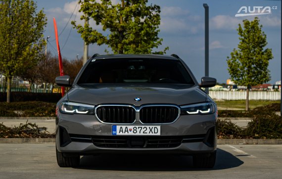 BMW Rad 5 Touring 520d mHEV 140kW / Aj na splátky / Protiúčet / 2021 šedá