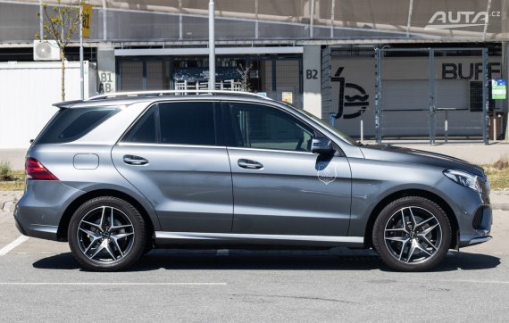 Mercedes-Benz GLE SUV 400 4matic A/T, 245kW (2017) / AJ NA SPLÁTKY / PROTIÚČET / 2017 šedá