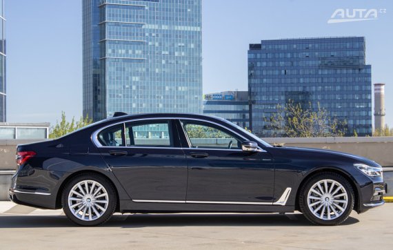 BMW Rad 7 740d xDrive ZÁRUKA / AJ NA SPLÁTKY / PROTIÚČET 2016 modrá