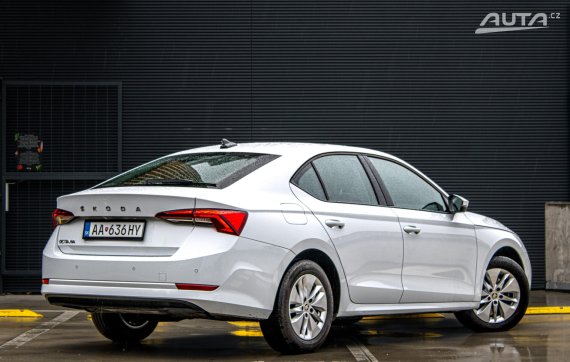 Škoda Octavia 2.0 TDI SCR Ambition / AJ NA SPLÁTKY / PROTIÚČET / 2022 bílá