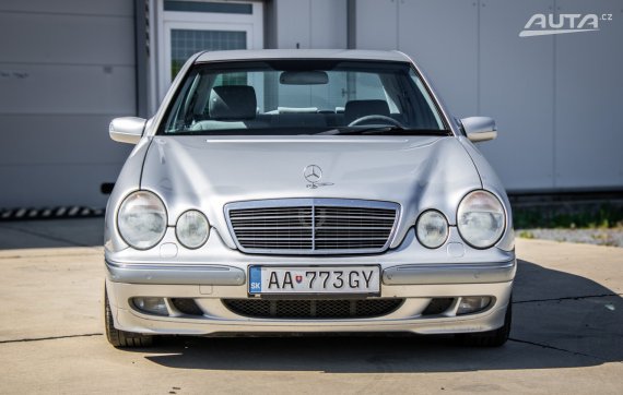 Mercedes-Benz E trieda Sedan 200 CDI 85kW MT6 / NA SPLÁTKY / NA PROTIÚČET 2001 stříbrná metalíza