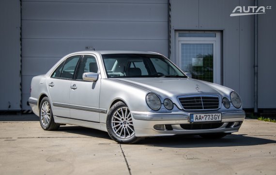 Mercedes-Benz E trieda Sedan 200 CDI 85kW MT6 / NA SPLÁTKY / NA PROTIÚČET 2001 stříbrná metalíza