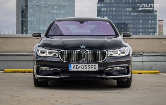 BMW Rad 7 730d xDrive A/T, 195kW, A8 / SOFT CLOSE / NEZÁVISLÉ KÚRENIE / 2016 černá