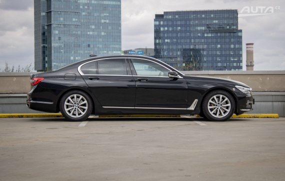 BMW Rad 7 730d xDrive A/T, 195kW, A8 / SOFT CLOSE / NEZÁVISLÉ KÚRENIE / 2016 černá