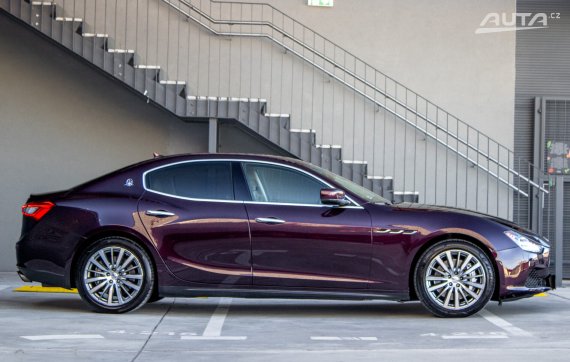 Maserati Ghibli S Q4 / AJ NA SPLÁTKY / PROTIÚČET 2015 červená