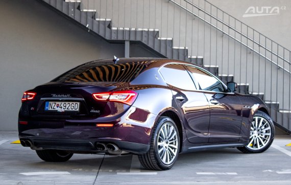Maserati Ghibli S Q4 / AJ NA SPLÁTKY / PROTIÚČET 2015 červená
