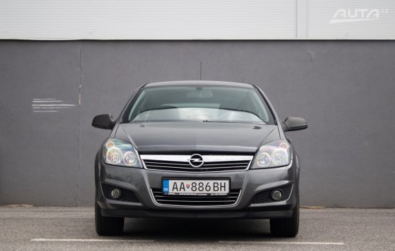 Opel Astra 2011 šedá