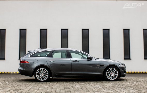 Jaguar XF Sportbrake 2.0D I4 240k R-Sport AWD Auto.  FINANCOVANIE/PROTIÚČET 2018 šedá