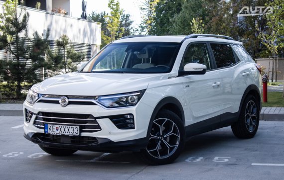 SsangYong Korando 1.5 Turbo e-XGI AWD A/T, 120kW (2021) / AJ NA SPLÁTKY / PROTIÚČET / 2021 - hlavní pohled