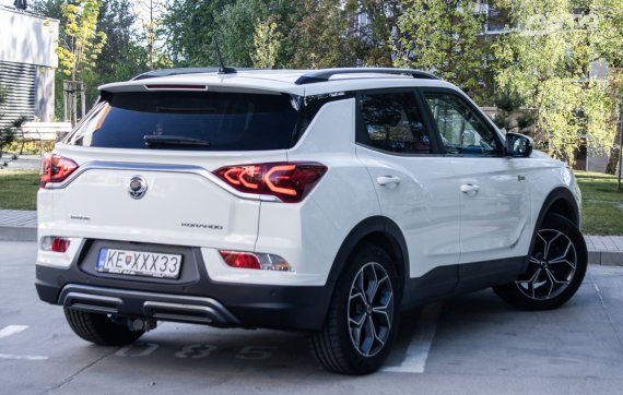 SsangYong Korando 1.5 Turbo e-XGI AWD A/T, 120kW (2021) / AJ NA SPLÁTKY / PROTIÚČET / 2021 bílá