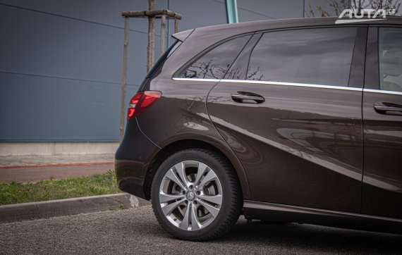 Mercedes-Benz B trieda 220 d A/T, 130kW, A7, 5d / AJ NA SPLÁTKY / PROTIHODNOTA / 2016 hnědá