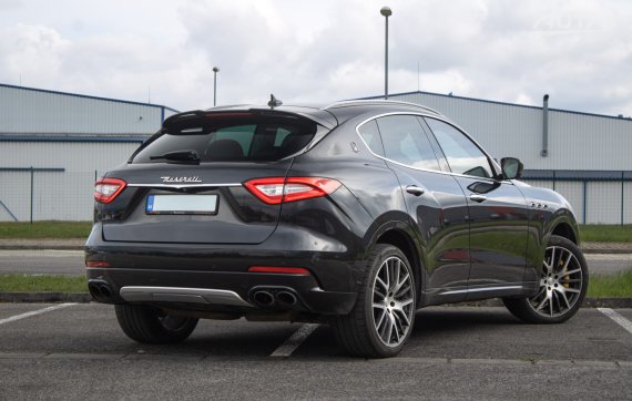 Maserati Levante S, 316kW, A8 2017 černá
