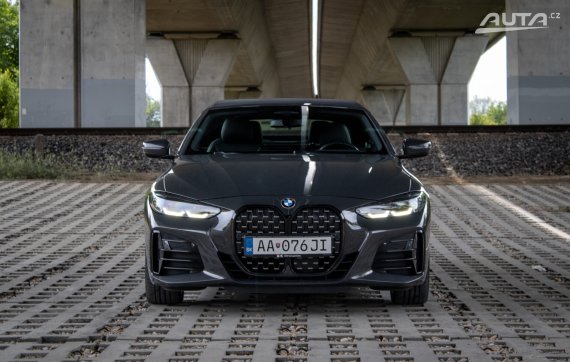 BMW Rad 4 Cabrio M440i mHEV xDrive A/T 2023 šedá