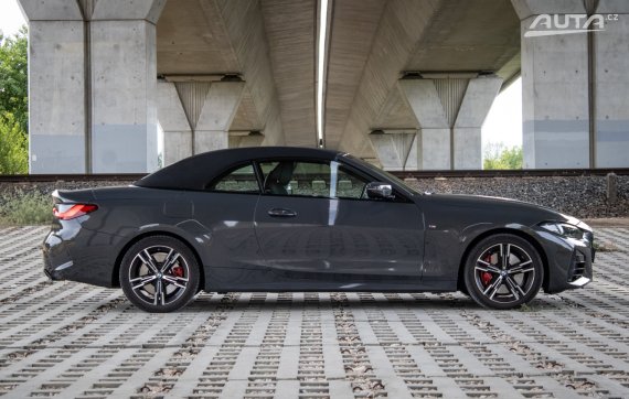 BMW Rad 4 Cabrio M440i mHEV xDrive A/T 2023 šedá