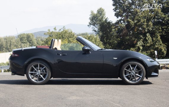 Mazda MX-5 2.0 Skyactiv-G160 Revolution TOP 2018 černá