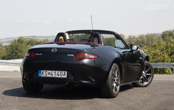 Mazda MX-5 2.0 Skyactiv-G160 Revolution TOP 2018 černá