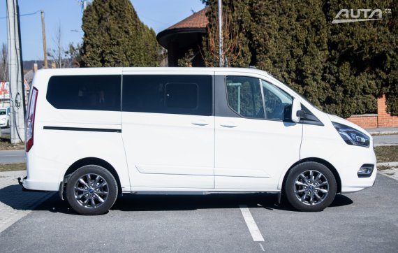Ford Tourneo Custom 125kW (2022) / AJ NA SPLÁTKY / PROTIÚČET / 2022 bílá