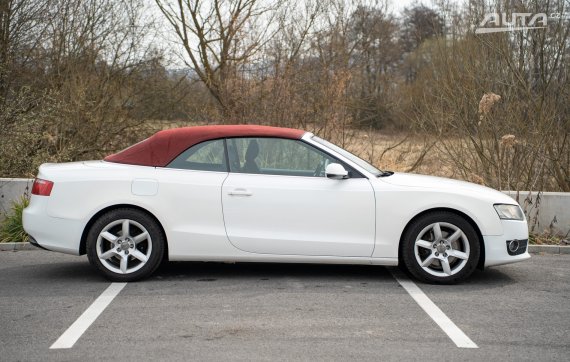 Audi A5 Cabriolet 2.0 TDi M6 2010 bílá