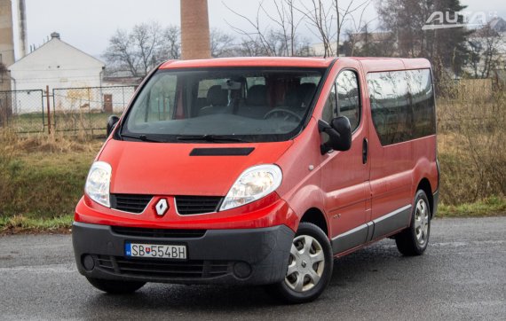 Renault Trafic 2.0 dCi 16V Passenger / 84kW / AJ NA SPLÁTKY / PROTIÚČET 2011 - hlavní pohled