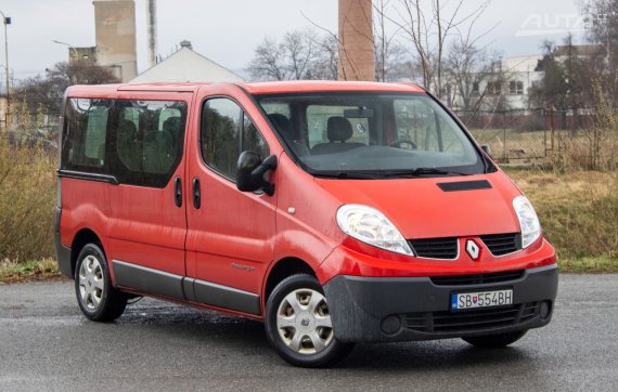 Renault Trafic 2.0 dCi 16V Passenger / 84kW / AJ NA SPLÁTKY / PROTIÚČET 2011 červená