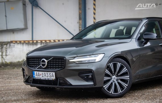Volvo V60 B4 R-Design 145kw AT/8 2020 / AJ NA SPLÁTKY / PROTIÚČET 2020 šedá