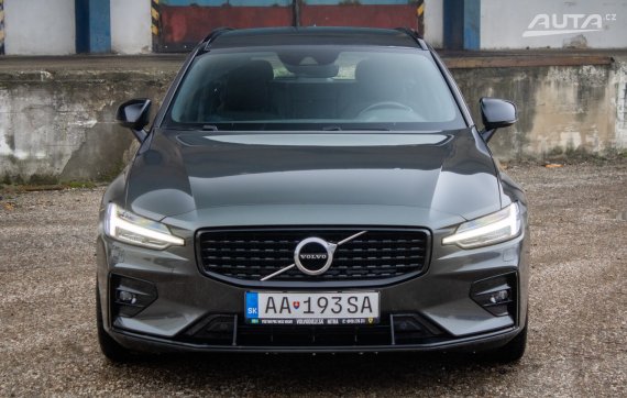 Volvo V60 B4 R-Design 145kw AT/8 2020 / AJ NA SPLÁTKY / PROTIÚČET 2020 šedá