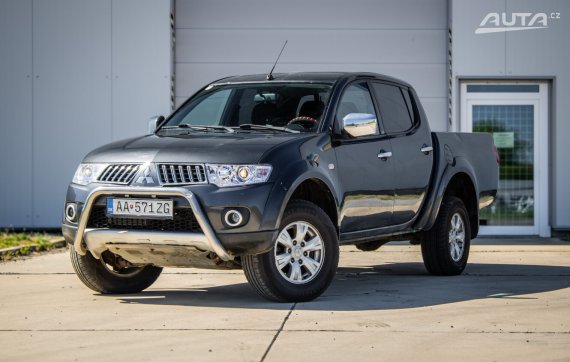 Mitsubishi L 200 2.5 DI-D Double Cabin 100kW / NA SPLÁTKY / NA PROTIÚČET 2011 - hlavní pohled