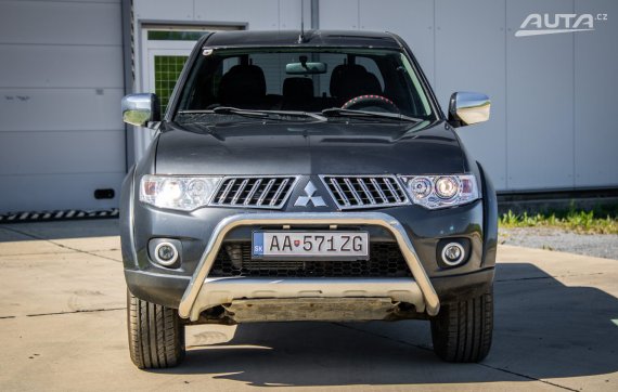 Mitsubishi L 200 2.5 DI-D Double Cabin 100kW / NA SPLÁTKY / NA PROTIÚČET 2011 šedá