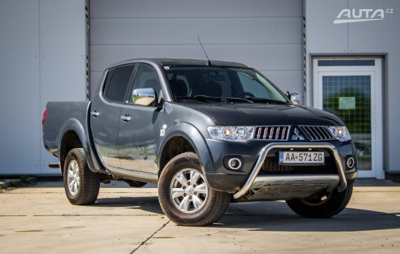 Mitsubishi L 200 2.5 DI-D Double Cabin 100kW / NA SPLÁTKY / NA PROTIÚČET 2011 šedá