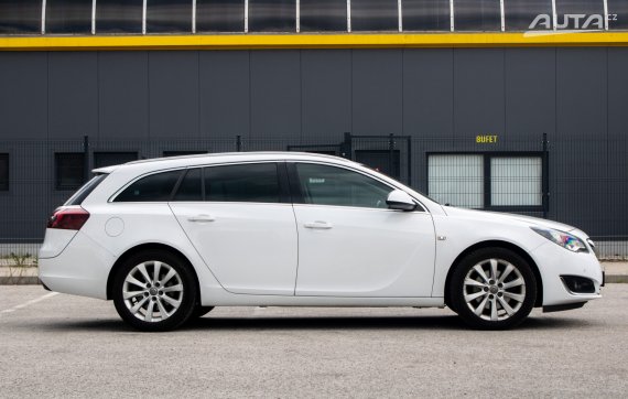 Opel Insignia ST 2013 bílá