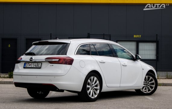 Opel Insignia ST 2013 bílá