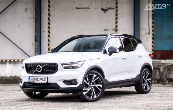 Volvo XC40 D4 R-Design 140kw AT/8 4x4 2018 / AJ NA SPLÁTKY / PROTIÚČET 2018 - hlavní pohled