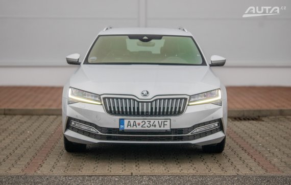Škoda Superb Combi 2.0 TDI SCR L&amp;K DSG 2021 stříbrná metalíza