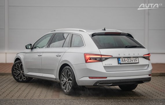 Škoda Superb Combi 2.0 TDI SCR L&amp;K DSG 2021 stříbrná metalíza