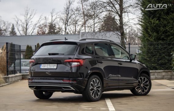 Škoda Karoq 2.0 TDI Sportline DSG 4x4 110kW / AJ NA SPLÁTKY / PROTIÚČET 2020 černá