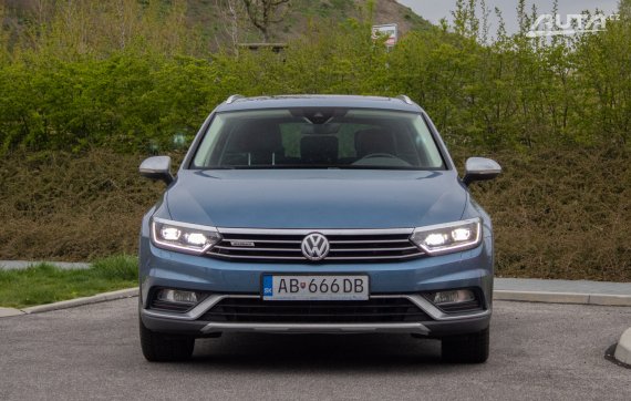 Volkswagen Passat Alltrack 2.0 TDI BMT 4MOTION DSG Business / AJ NA SPLÁTKY / PROTIÚČET / 2017 modrá