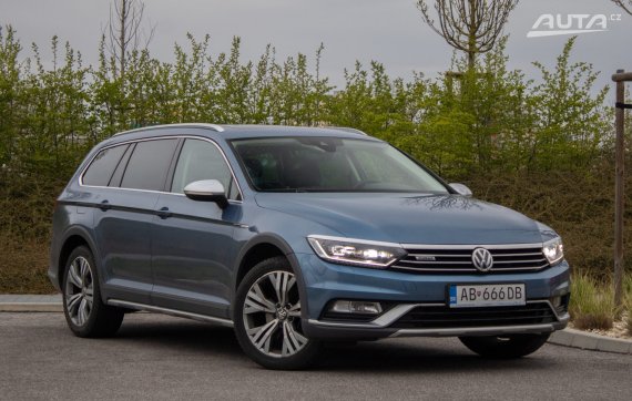 Volkswagen Passat Alltrack 2.0 TDI BMT 4MOTION DSG Business / AJ NA SPLÁTKY / PROTIÚČET / 2017 modrá