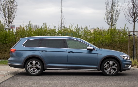 Volkswagen Passat Alltrack 2.0 TDI BMT 4MOTION DSG Business / AJ NA SPLÁTKY / PROTIÚČET / 2017 modrá