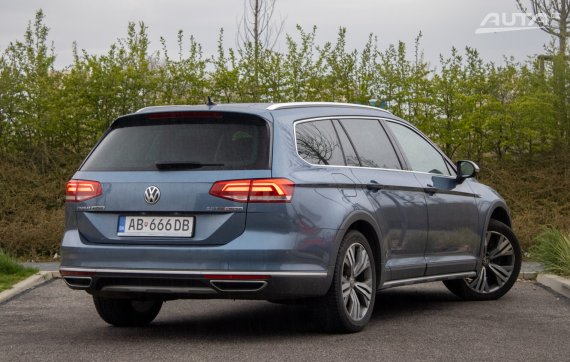 Volkswagen Passat Alltrack 2.0 TDI BMT 4MOTION DSG Business / AJ NA SPLÁTKY / PROTIÚČET / 2017 modrá