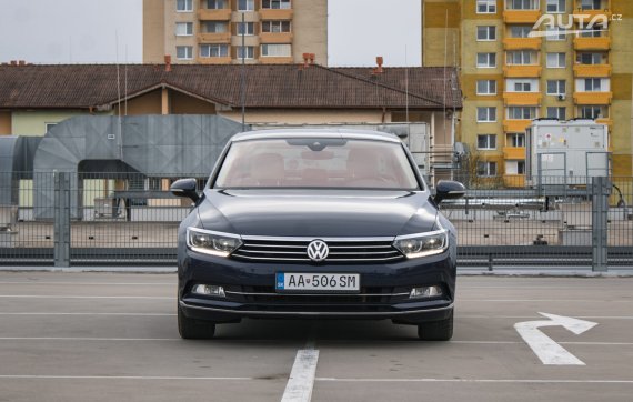 Volkswagen Passat 2.0 TDI 190k BMT Highline DSG, 140kW, A6, 4d /AJ NA SPLÁTKY / PROTIÚČET / 2017 modrá