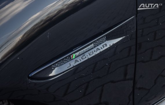 Jaguar XE 2.0 I4D R-SPORT AWD / DPH / AJ NA SPLÁTKY / PROTIÚČET 2019 černá