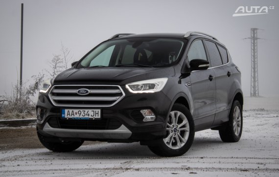 Ford Kuga 2.0 TDCi Titanium / AJ NA SPLÁTKY / PROTIHODNOTA / 2018 - hlavní pohled