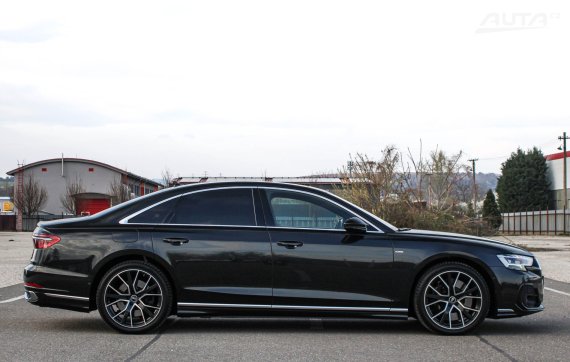 Audi A8 60 TFSI E V6 QUATTRO TIPTRONIC 2022 šedá