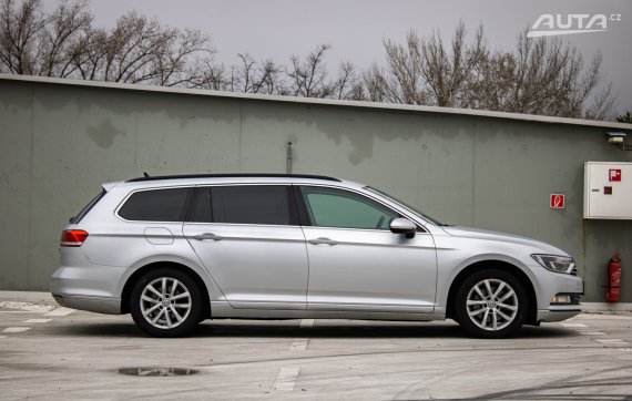 Volkswagen Passat Variant 2.0 TDI / AJ NA SPLÁTKY / PROTIHODNOTA / 2015 stříbrná metalíza