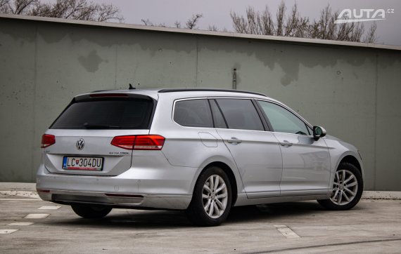 Volkswagen Passat Variant 2.0 TDI / AJ NA SPLÁTKY / PROTIHODNOTA / 2015 stříbrná metalíza