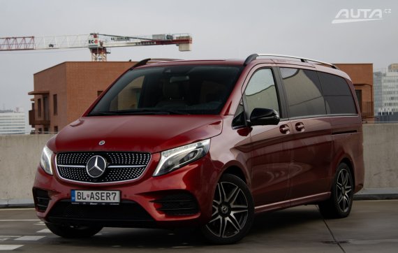 Mercedes-Benz V trieda 300d L 4MATIC 176 kW A/T AMG Line / AJ NA SPLÁTKY / PROTIÚČET / 2021 - hlavní pohled