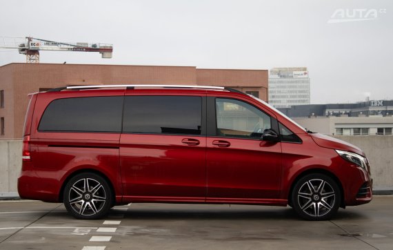 Mercedes-Benz V trieda 300d L 4MATIC 176 kW A/T AMG Line / AJ NA SPLÁTKY / PROTIÚČET / 2021 červená